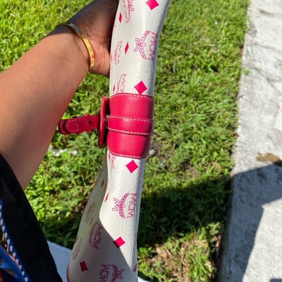 Authentic Mcm Fuchsia baguette bag - Picture 3 of 8